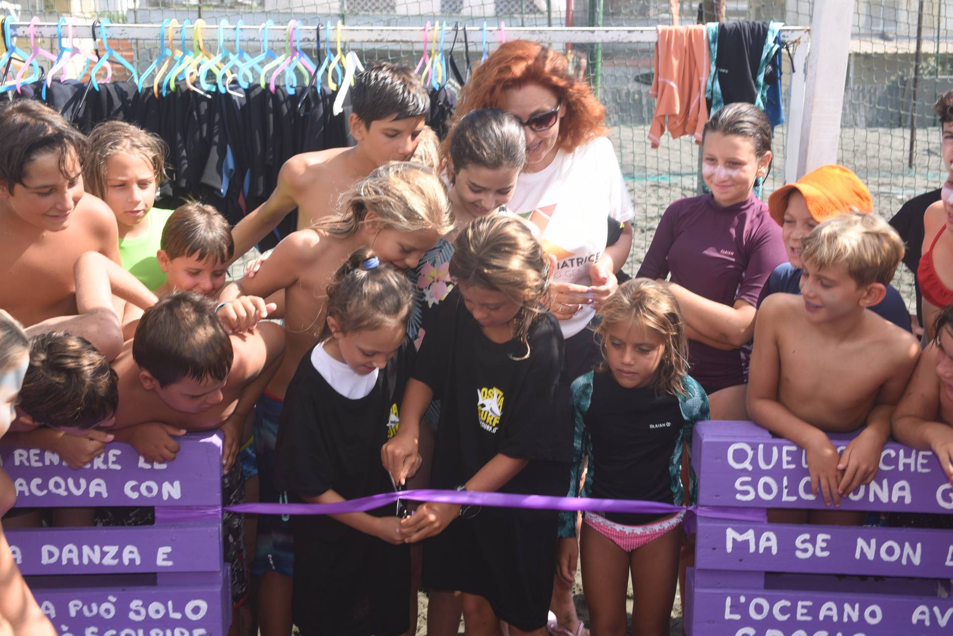Inaugurate due nuove panchine della gentilezza all''Ostia Surf